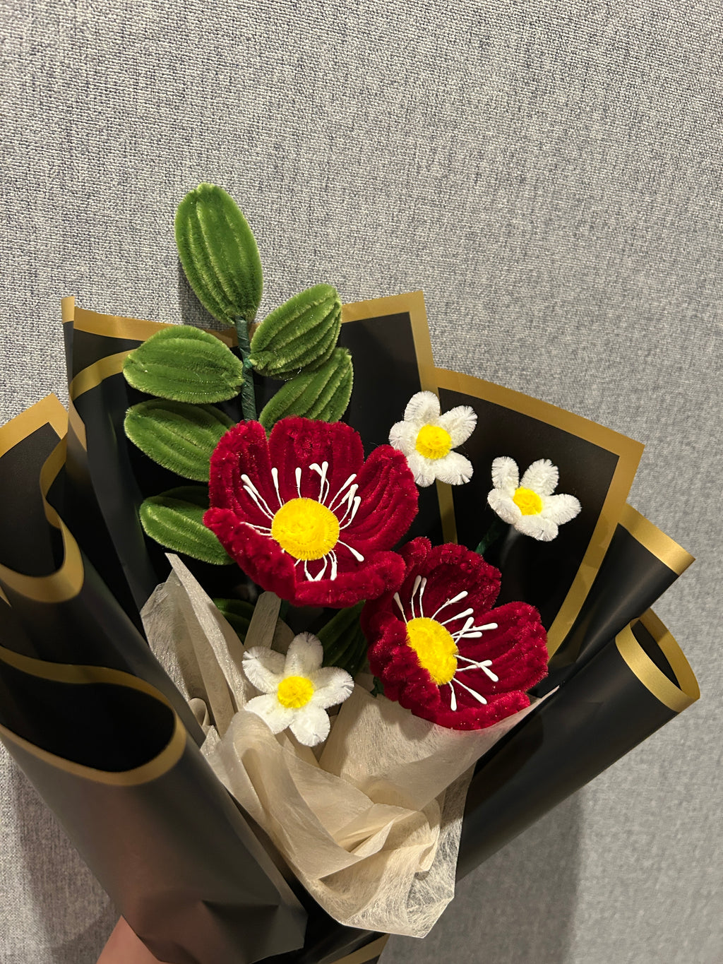 Poppy bouquet with daisies