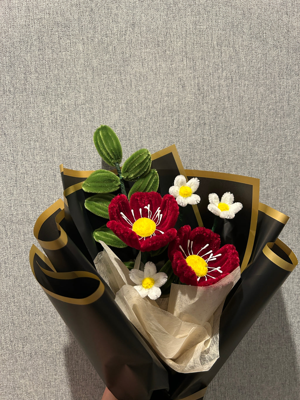 Poppy bouquet with daisies
